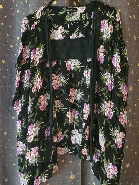 Love By Chesley | Black Floral Shawl With Lace Accent Medium